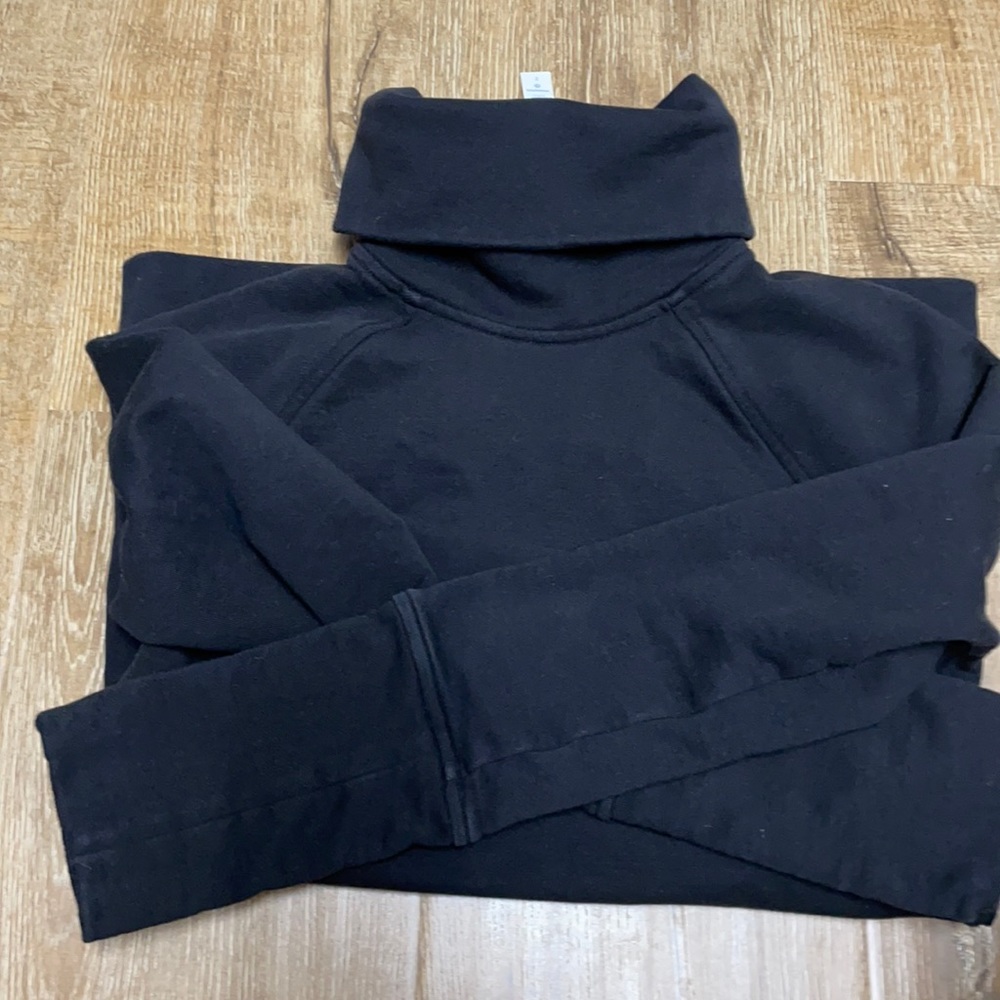 Lululemon black long sweatshirt